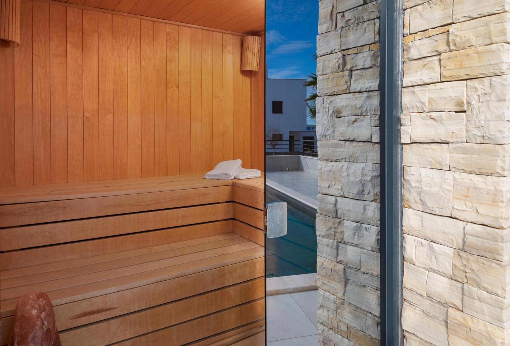 Villa Roca With Heated Pool And Sauna Privlaka  Eksteriør bilde