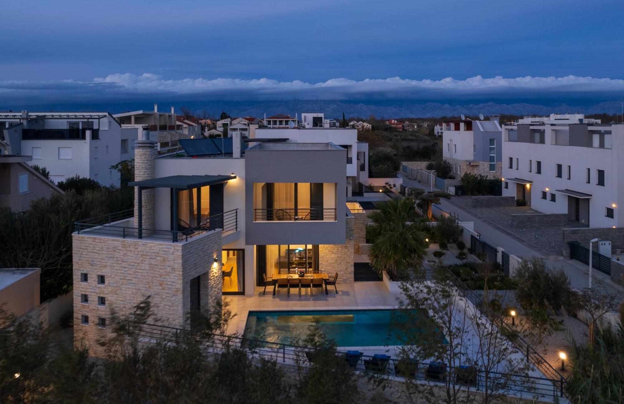 Villa Roca With Heated Pool And Sauna Privlaka  Eksteriør bilde