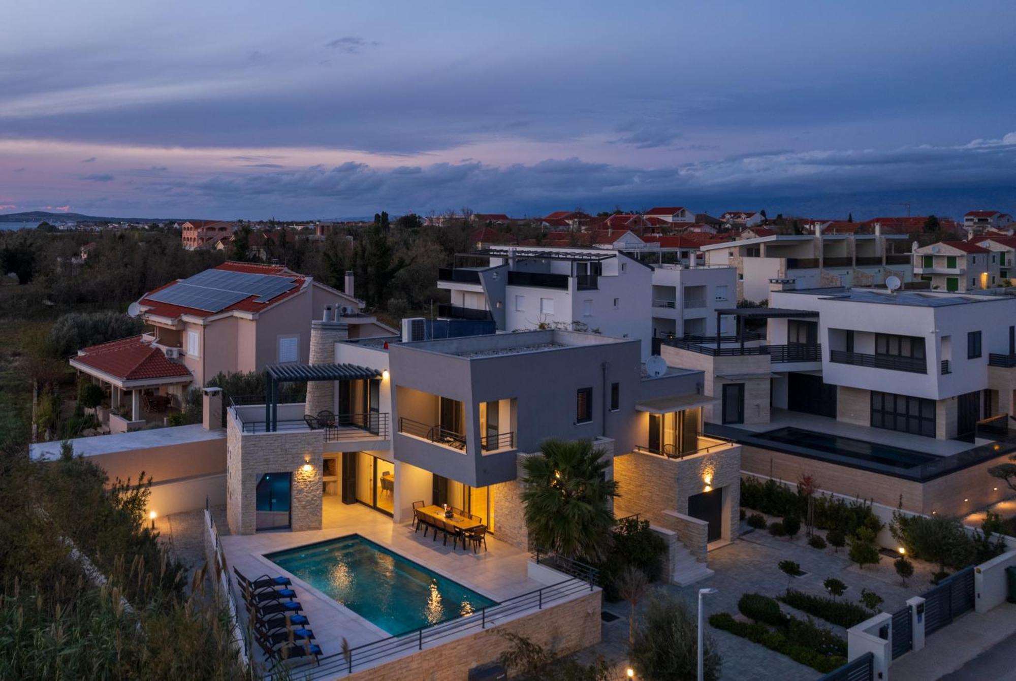 Villa Roca With Heated Pool And Sauna Privlaka  Eksteriør bilde
